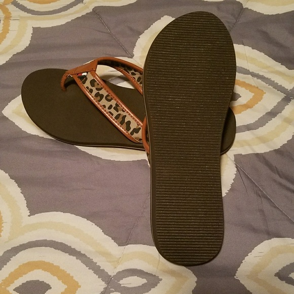 NEW Tommy Hilfiger Women's flip flops - Picture 4 of 4